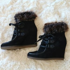 Fashionable Wedge Bootie with Faux Fur